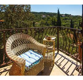 4 bedroom villa with pool in Maslinica, sleeps 8